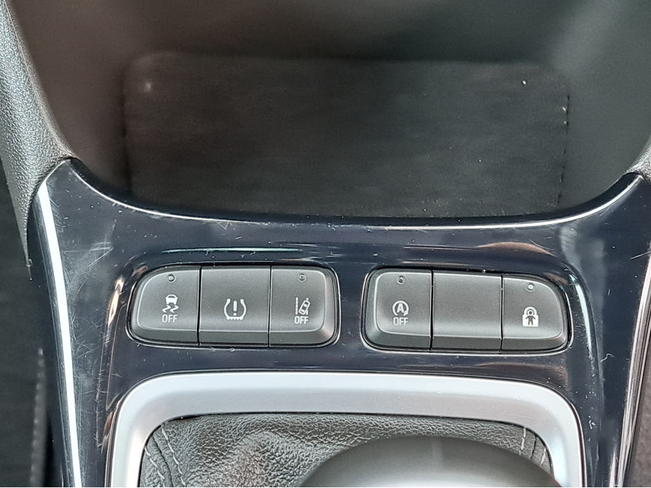 2022 Opel Crossland SRI 1.5TD 110BHP **HALF LEATHER** €18,950