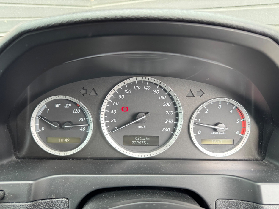 2009 Mercedes-Benz C Class - image 10