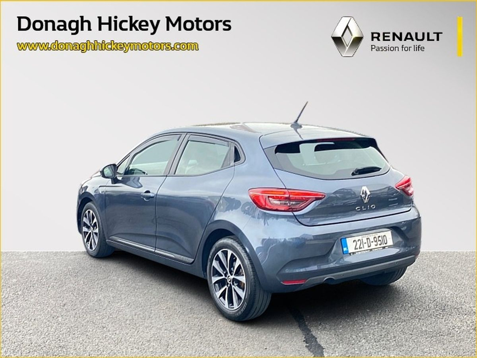 2022 Renault Clio - image 3