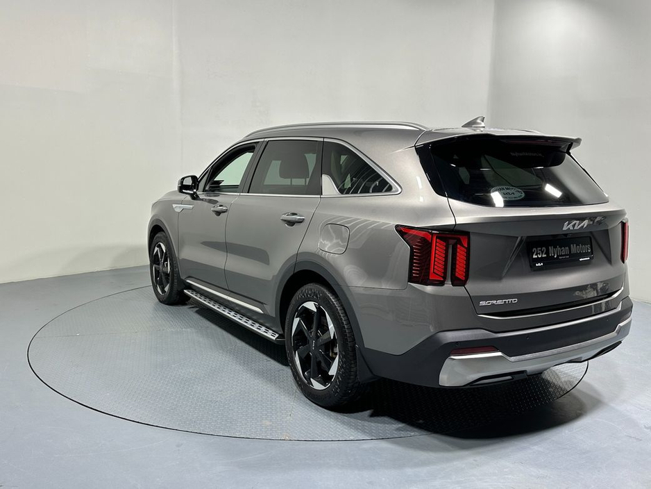 2025 Kia Sorento - image 5