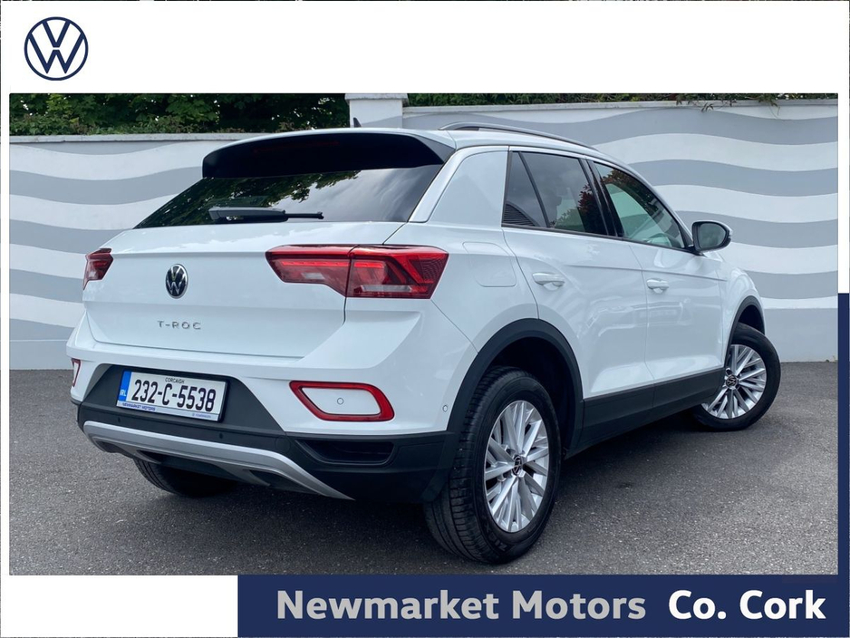 2023 Volkswagen T-Roc - image 3