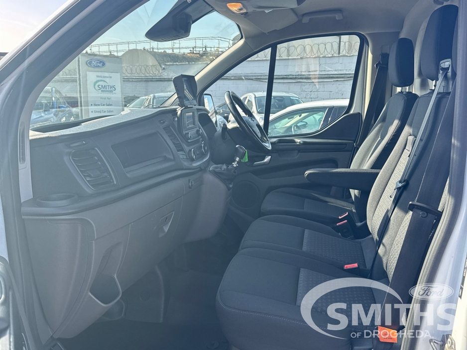 2020 Ford Transit Custom - image 3