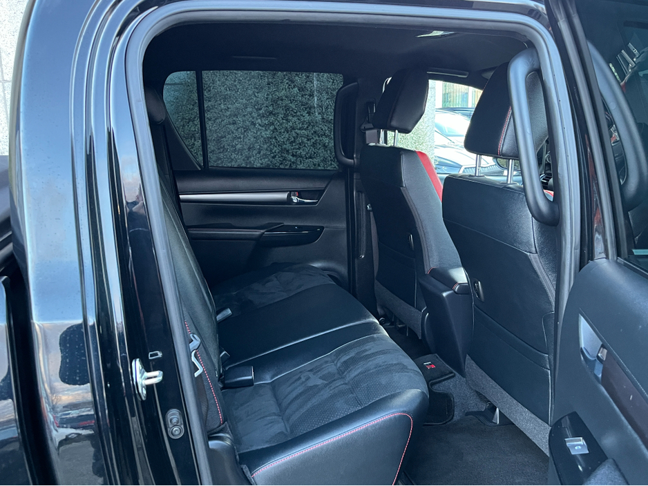 2023 Toyota Hilux GR SPORT AUTOMATIC 2.4 DIESEL //LOW MILES//HIGH SPEC//360 PARKING CAMERAS//KEYLESS ENTRY//ADAPTIVE CRUISE CONTROL//