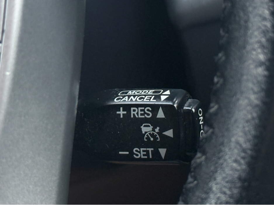 2014 Toyota Prius Alpha - image 20