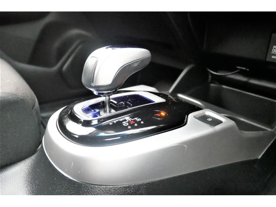 2017 Honda Fit - image 22