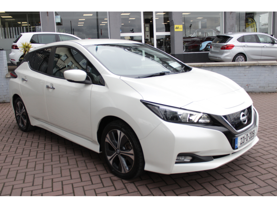 2022 Nissan Leaf - image 2