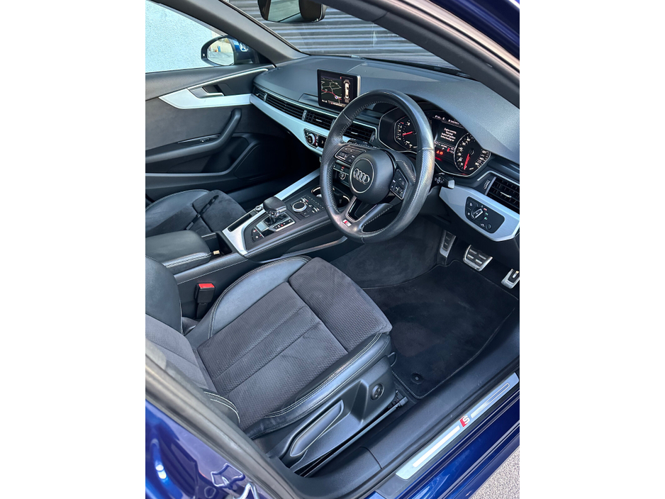 2018 Audi A4 - image 16