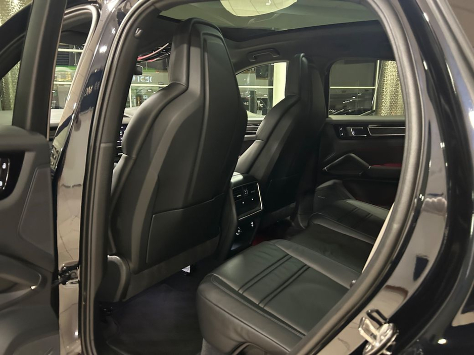 2023 Porsche Cayenne - image 23