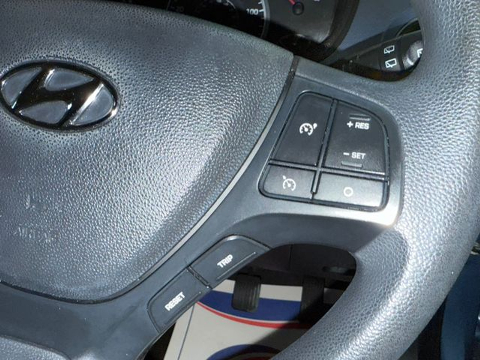 2017 Hyundai i10 - image 13