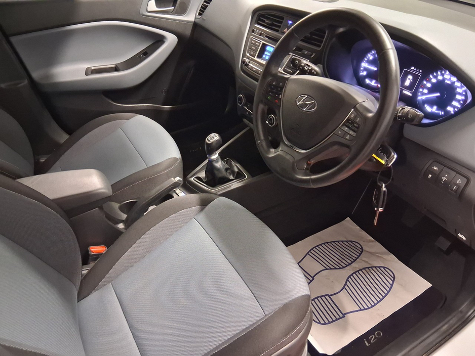 2016 Hyundai i20 - image 6