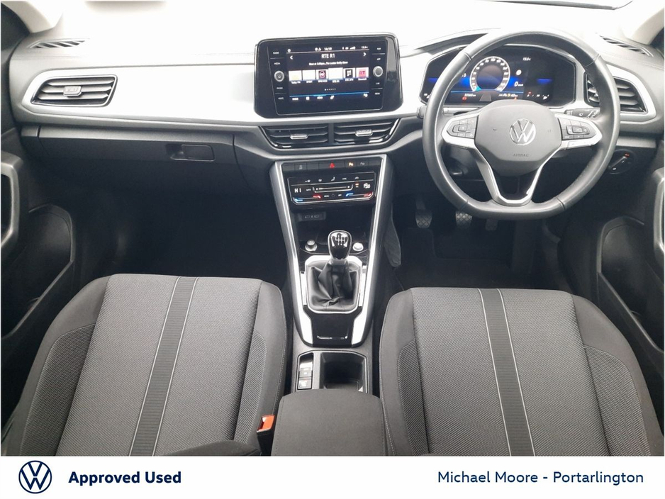 2025 Volkswagen T-Roc - image 2