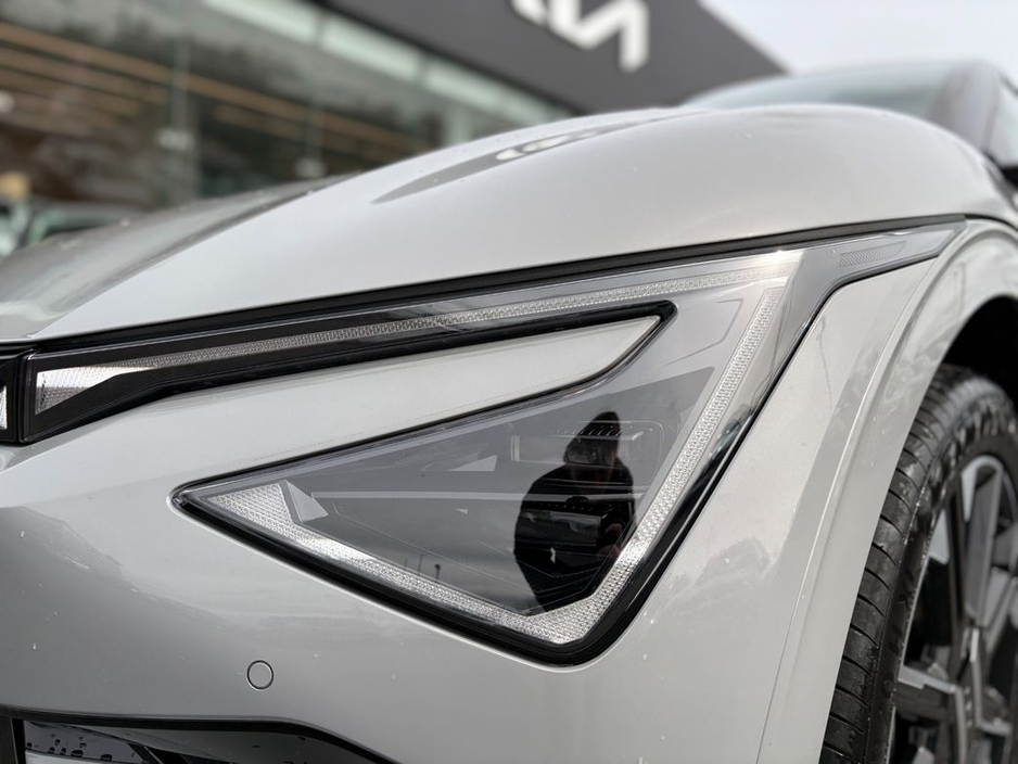 2025 Kia EV6 - image 7