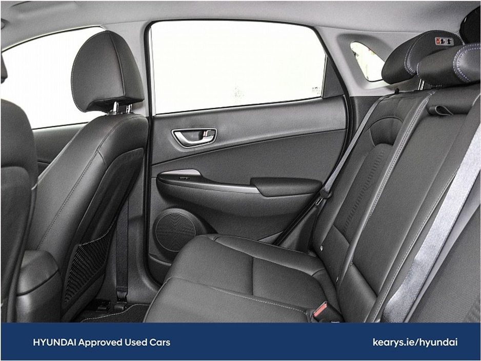 2023 Hyundai Kona EV Premium 64 kWh €23,777