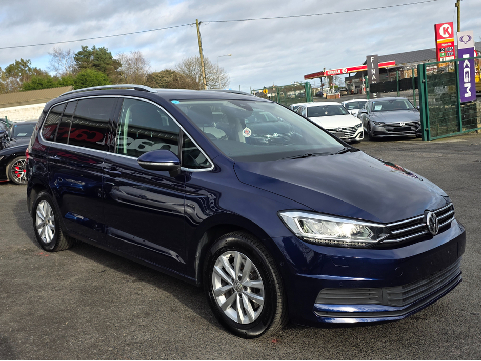 2018 Volkswagen Touran - image 2