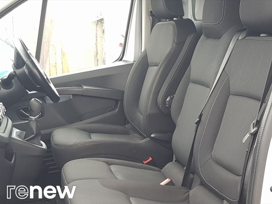 2024 Renault Trafic - image 5