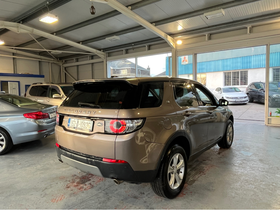 2015 Land Rover Discovery - image 5