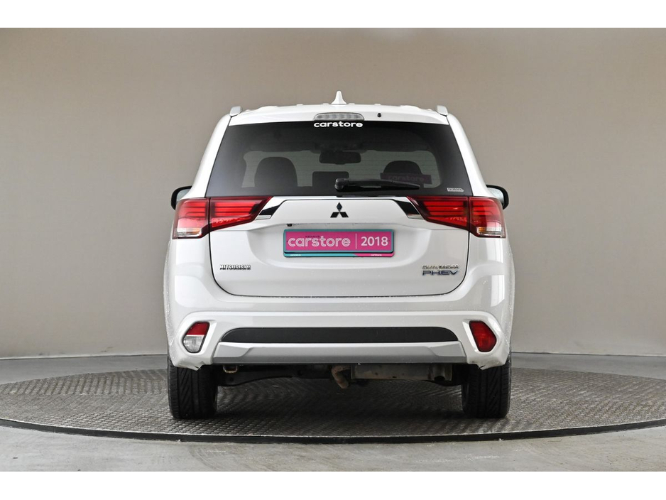 2018 Mitsubishi Outlander - image 8
