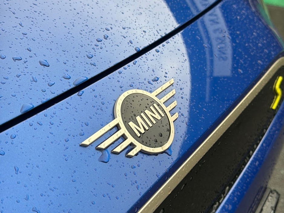 2025 MINI Hatch Cooper SE €32,950