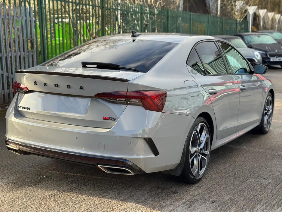 2021 Skoda Octavia - image 3