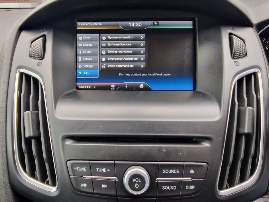 2015 Ford Focus - image 16