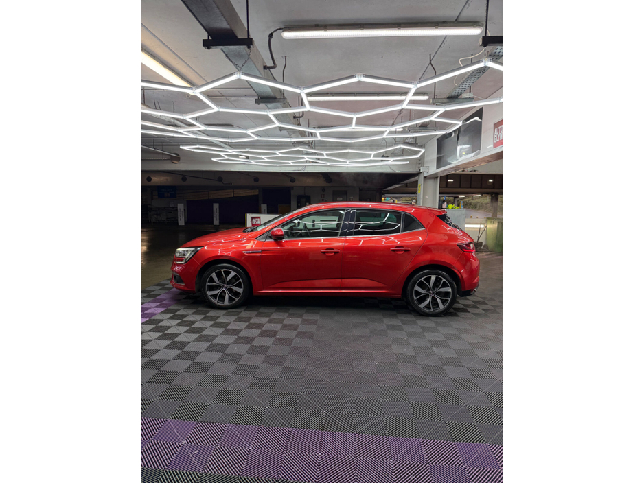 2019 Renault Megane - image 7