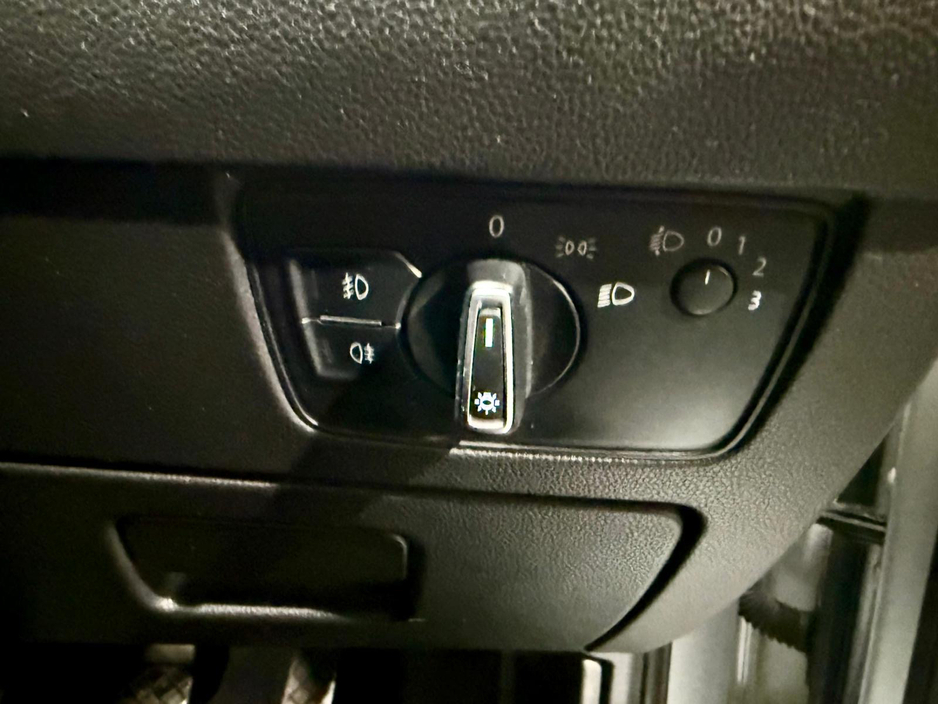 2016 Volkswagen Passat - image 13