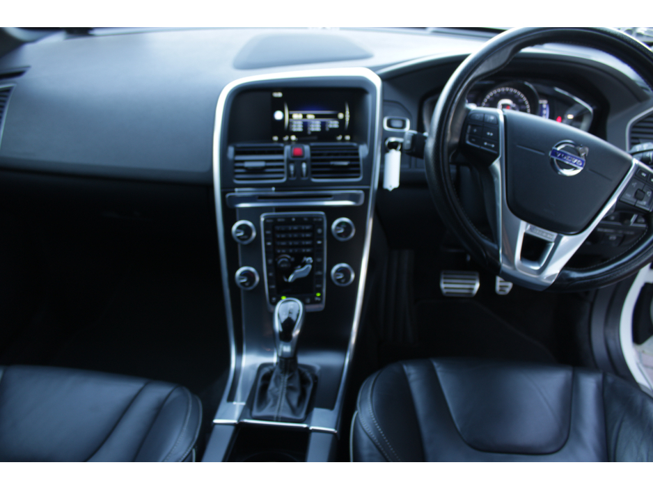 2016 Volvo XC60 - image 17