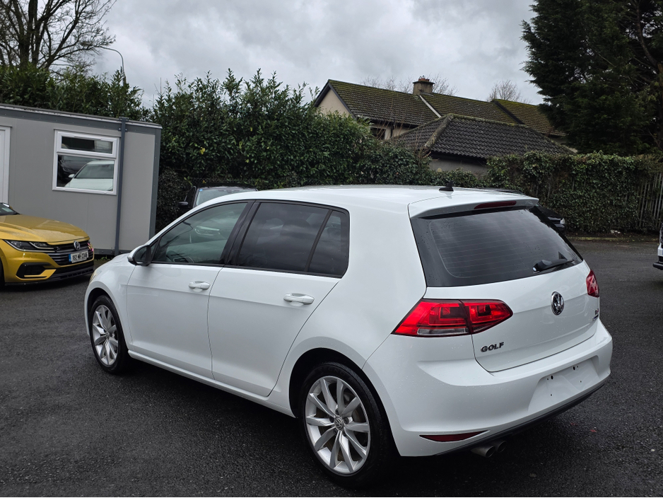 2015 Volkswagen Golf - image 14