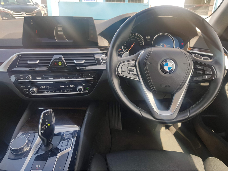 2017 BMW 5 Series - image 8