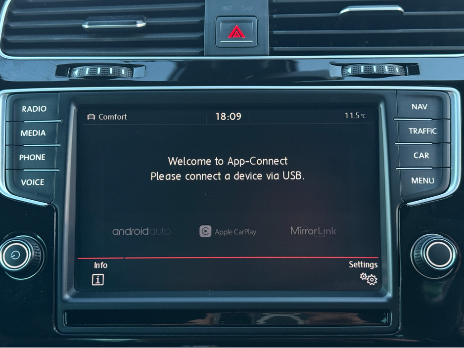 2016 Volkswagen Golf - image 25