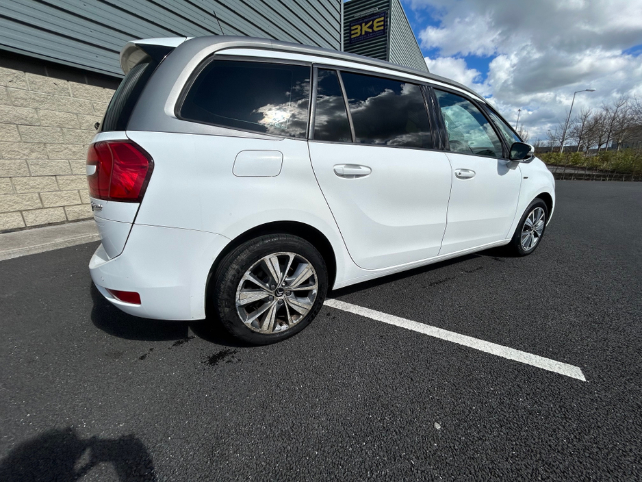 2016 Citroen Grand C4 Picasso - image 5