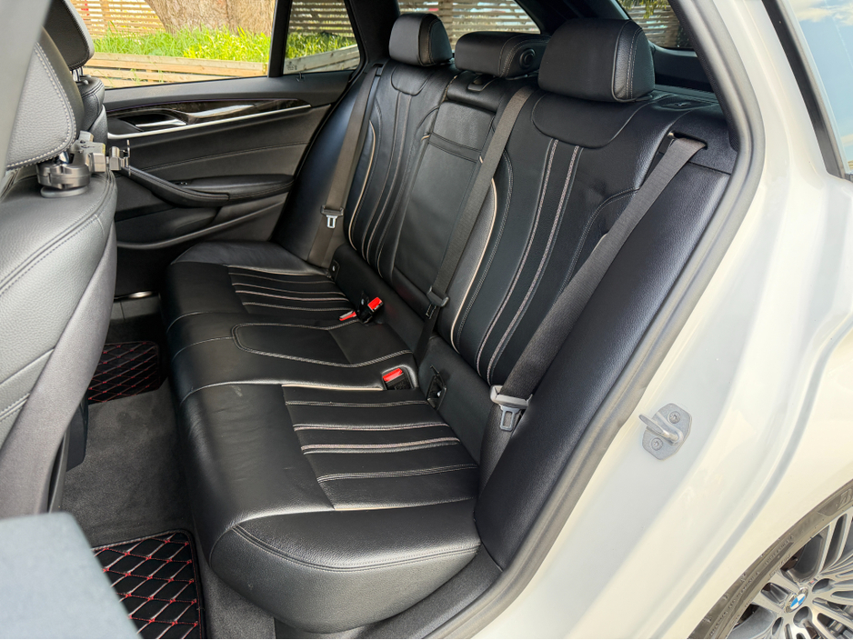 2018 BMW 5 Series - image 24