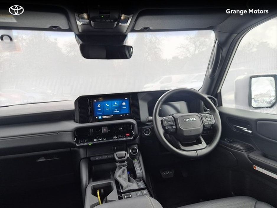 2025 Toyota Landcruiser - image 9