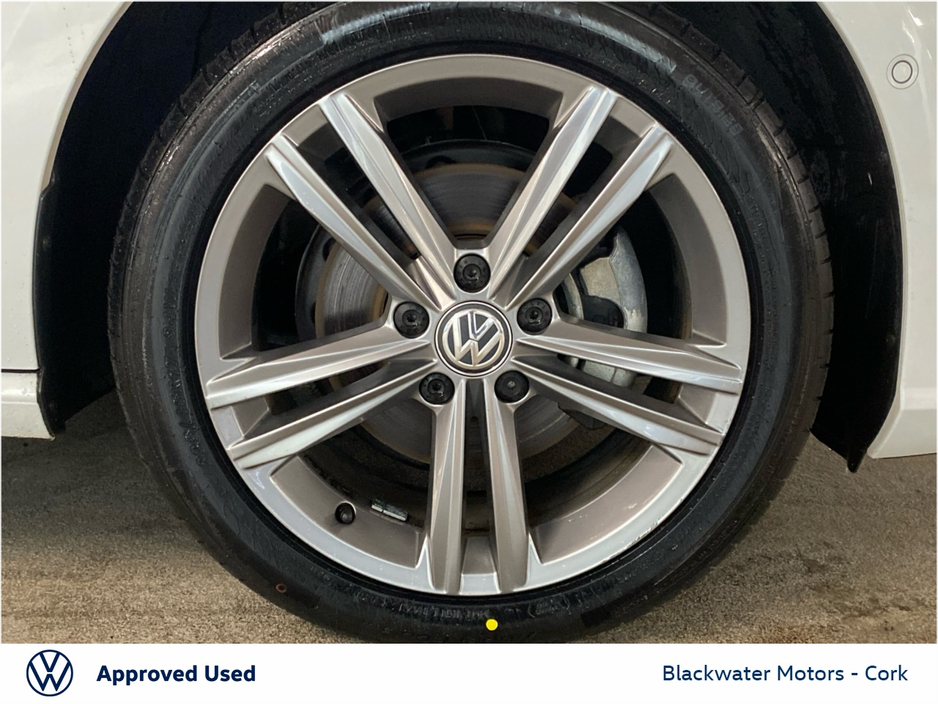 2021 Volkswagen Golf - image 9