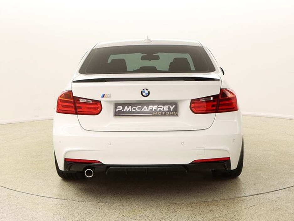 2015 BMW 3 Series - image 6