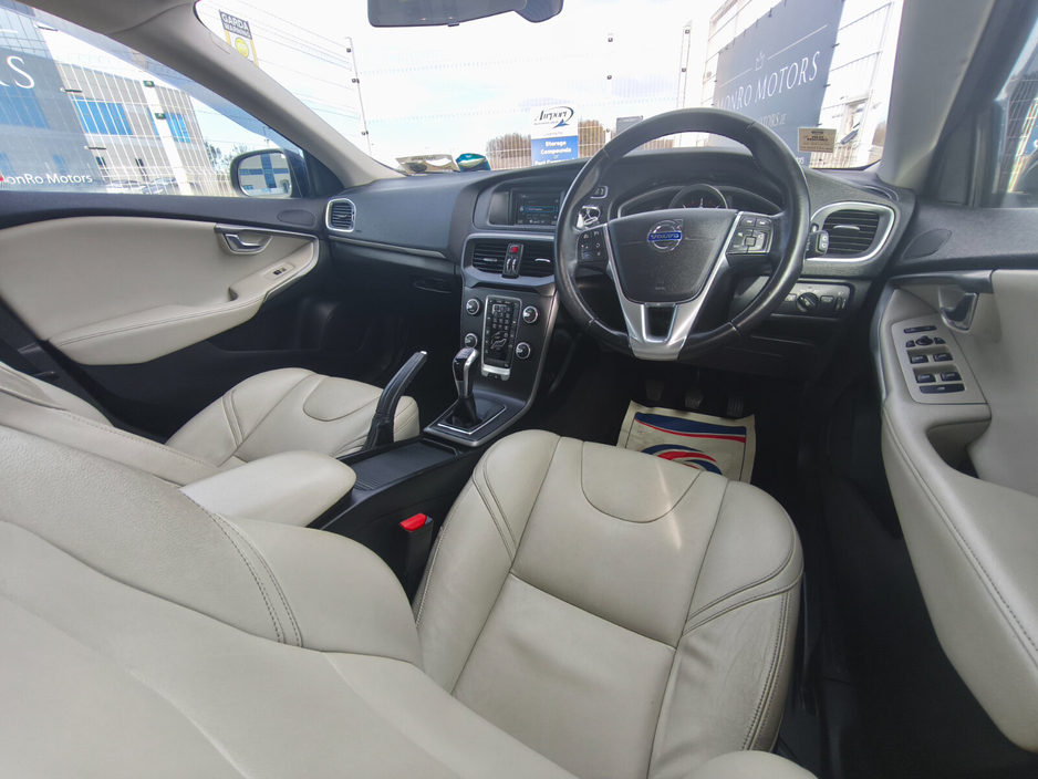 2016 Volvo V40 D2 (120hp) SE+Leather €7,999