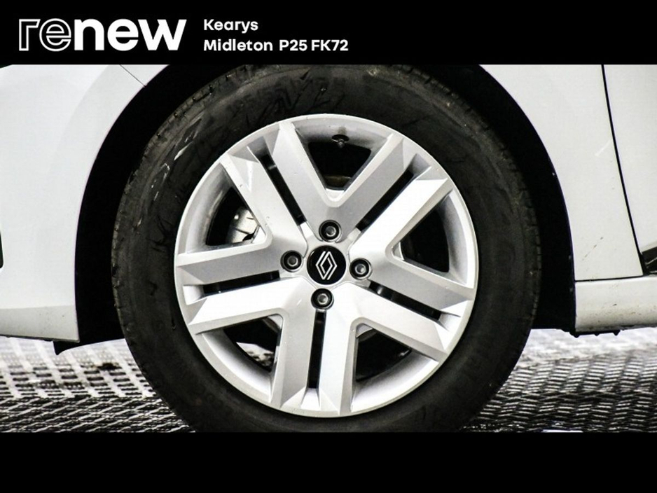 2025 Renault Clio - image 9