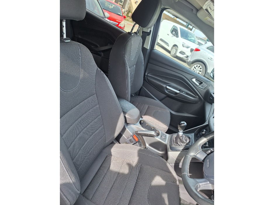 2016 Ford Kuga - image 10