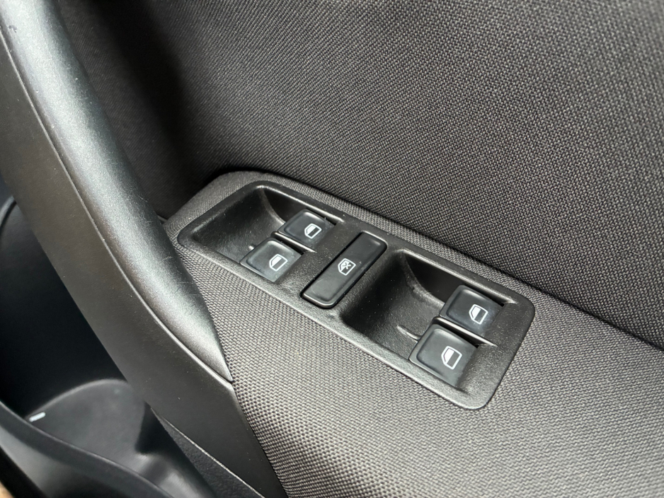 2014 Volkswagen Polo - image 15