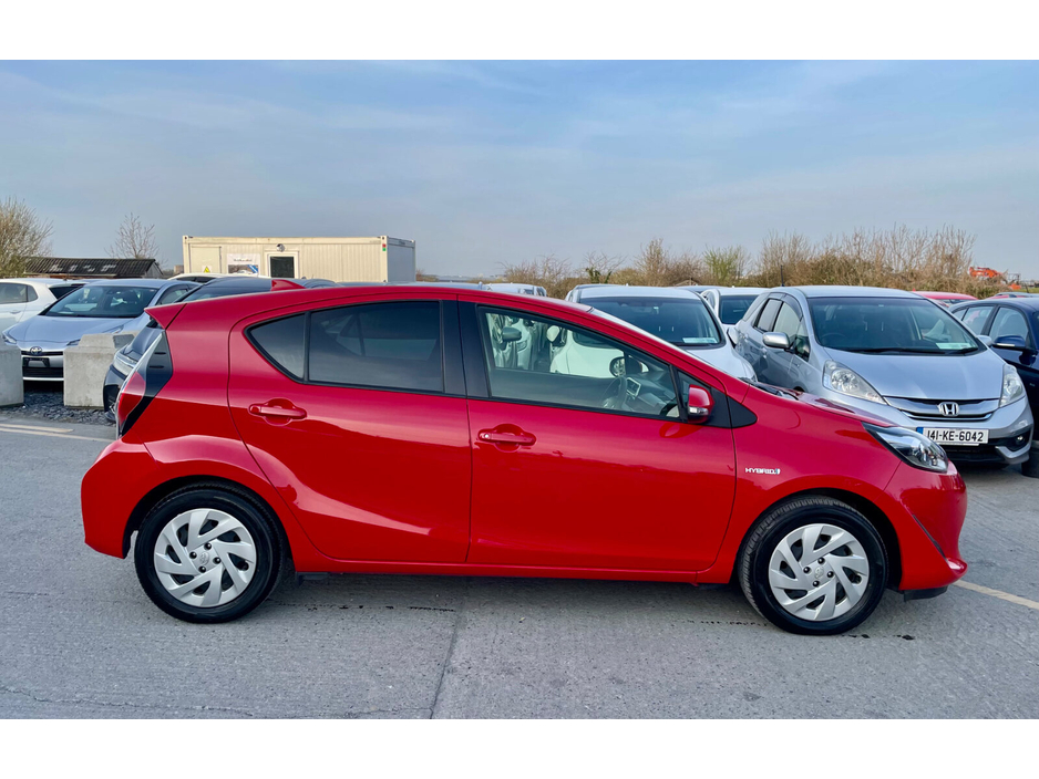 2019 Toyota Aqua - image 4