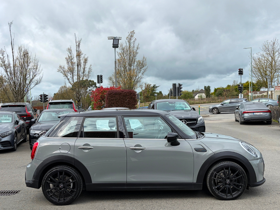 2022 MINI Hatch - image 4