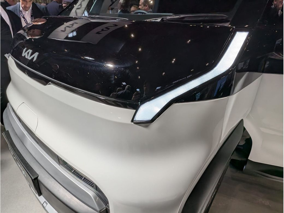 2026 Kia PV5 - image 23