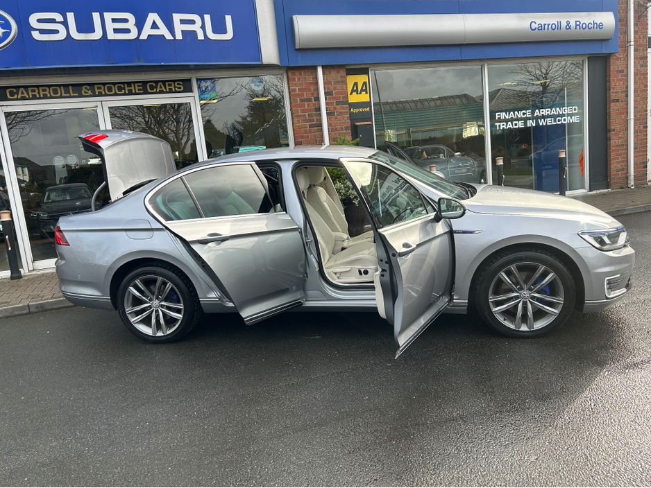 2018 Volkswagen Passat - image 20