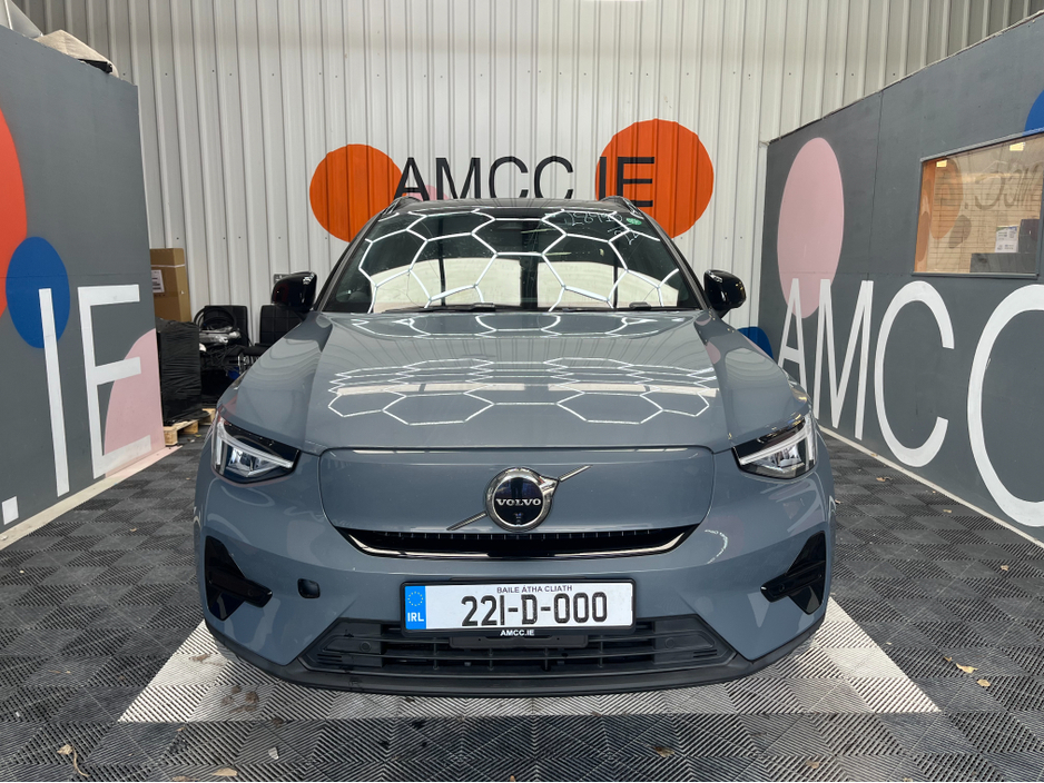2022 Volvo XC40 - image 6