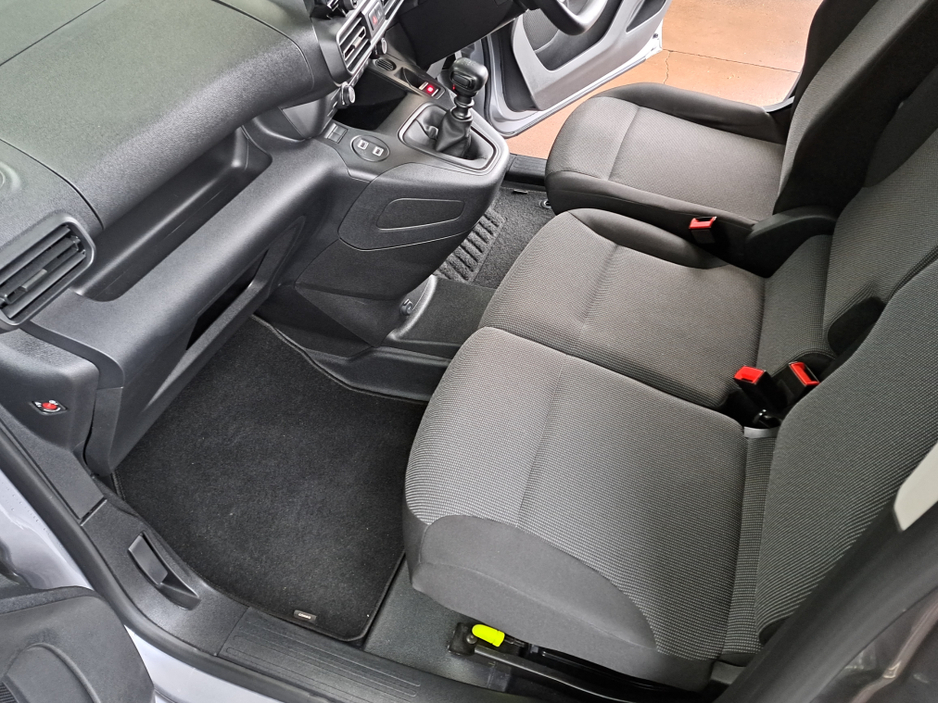 2025 Opel Combo SPORTIVE L1H1 1.5TD 100BHP **REVERSING CAMERA** €19,919