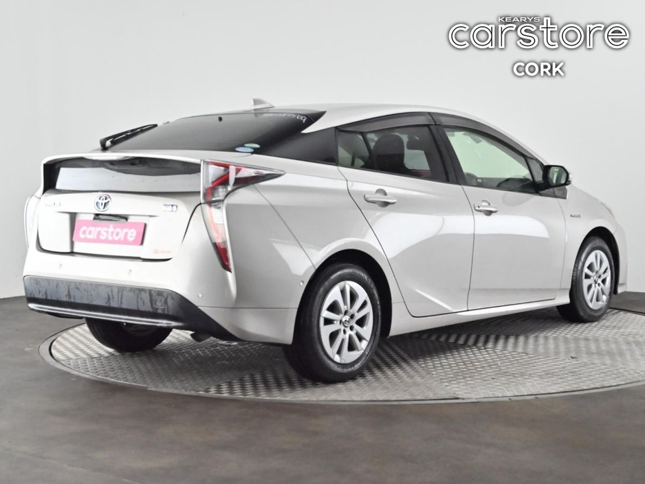 2017 Toyota Prius - image 5
