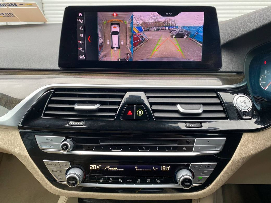 2019 BMW 5 Series - image 7