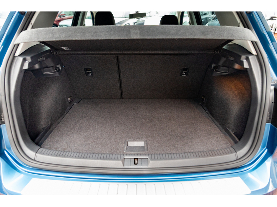 2016 Volkswagen Golf - image 19