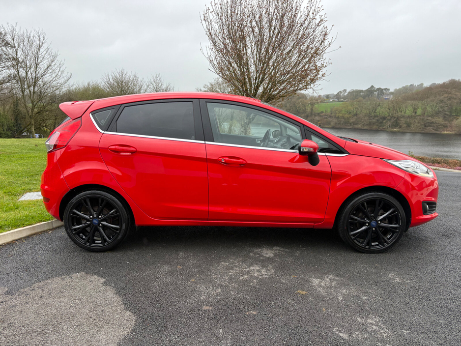 2016 Ford Fiesta - image 3