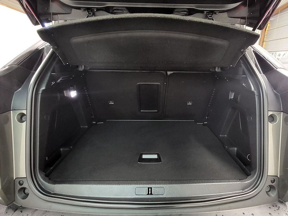 2019 Peugeot 3008 - image 10